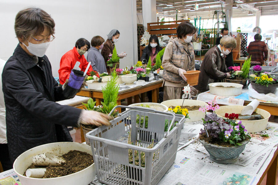 美木多支部「寄せ植え講習会」を開催