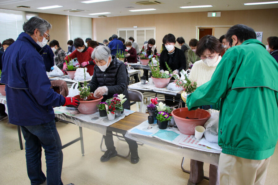 福泉支部「寄せ植え講習会」を開催