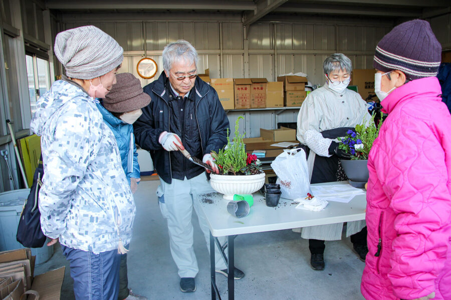 鳳支部「寄せ植え講習会」を開催