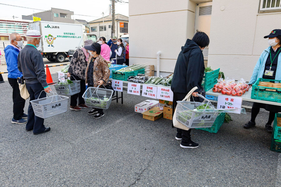 新鮮野菜の販売と特殊詐欺撲滅運動