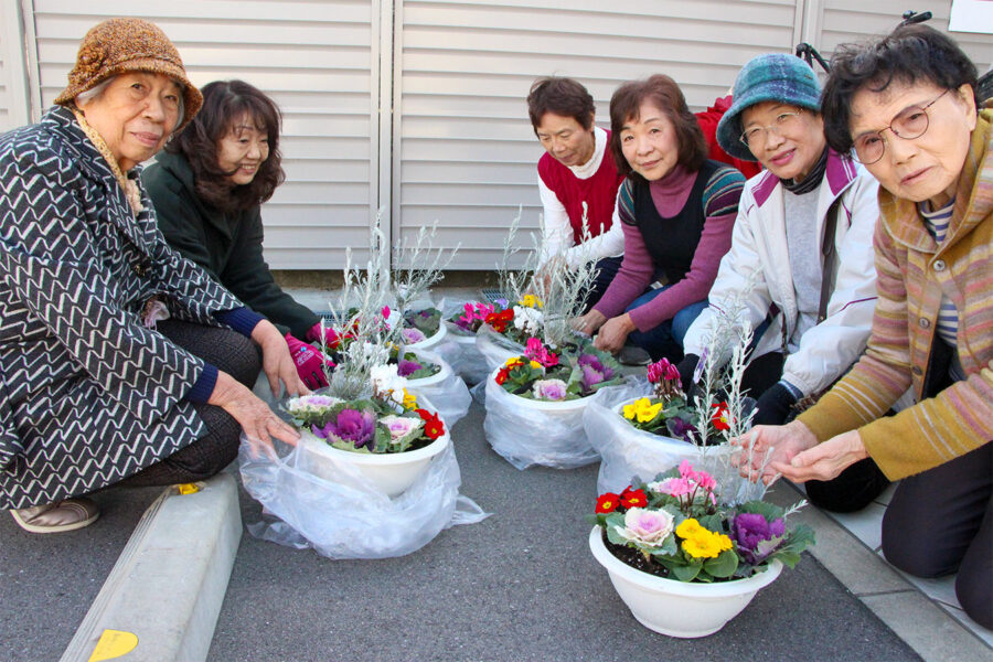 登美丘支部が寄せ植え講習会を開催