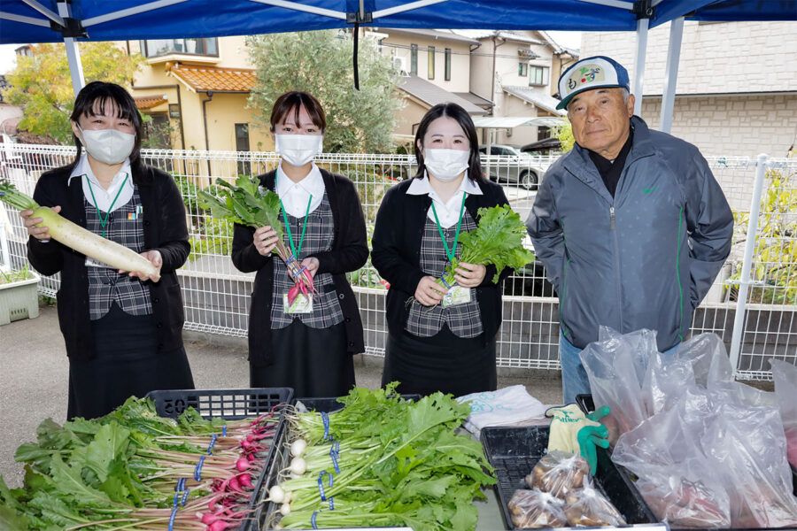 新鮮野菜の販売と健康相談を実施（百舌鳥支所）