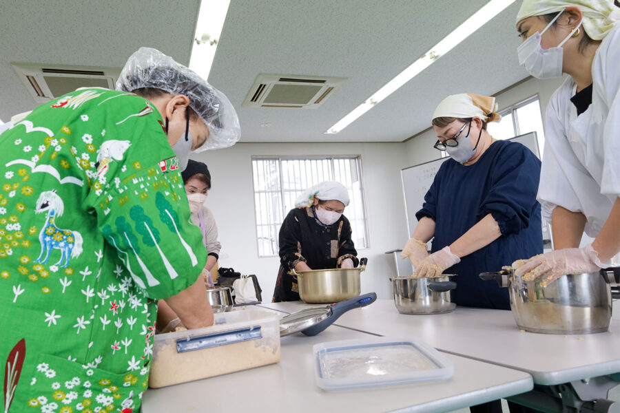 北八下支部で味噌づくり研修会を実施