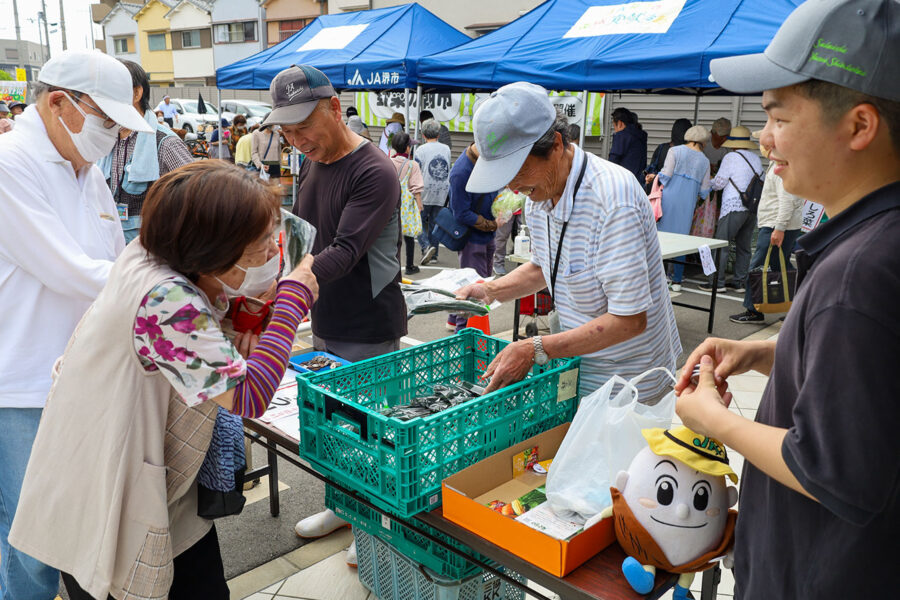 農産物の朝市にいったよ！