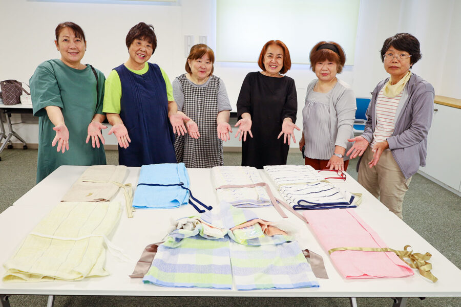 日置荘支部がバスタオル防災頭巾作りに挑戦