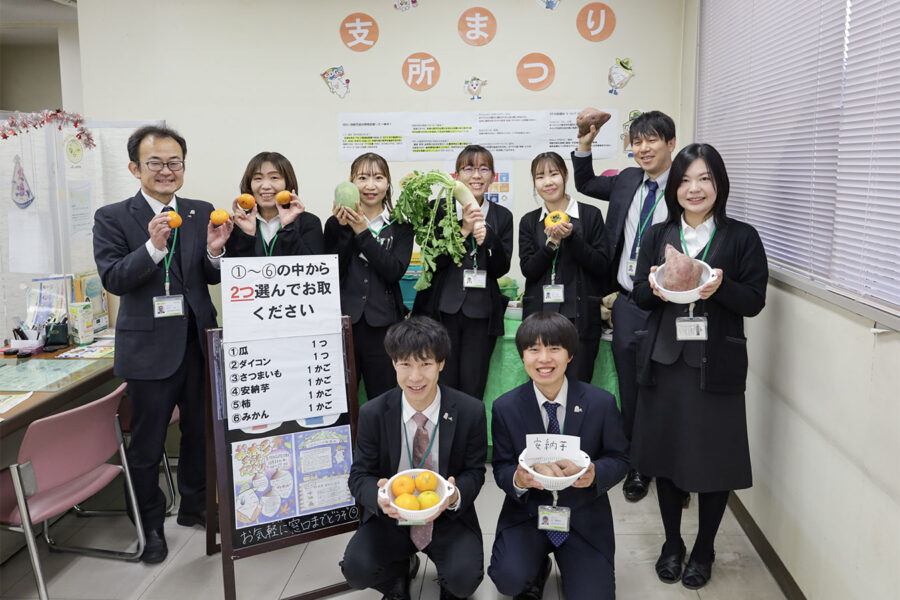 規格外農産物の無料配布を実施（美木多支所）