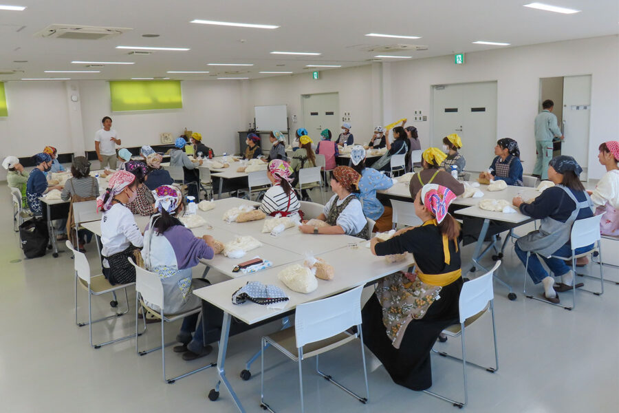 女性会フレッシュミズ　みそ造り講座を開催