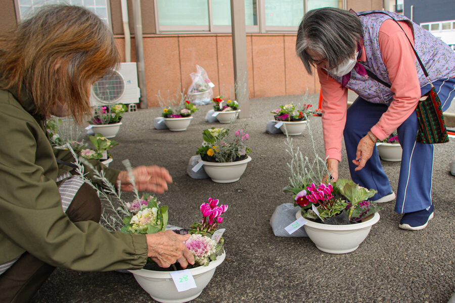 東百舌鳥支部が寄せ植え講習会を開催