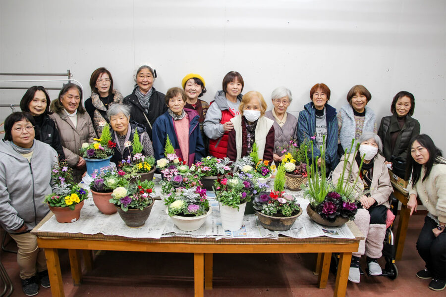 美木多支部が寄せ植え講習会を開催