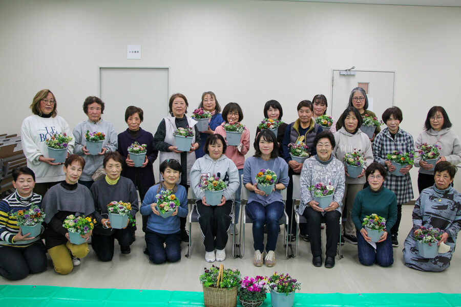 上神谷支部が寄せ植え講習会を開催