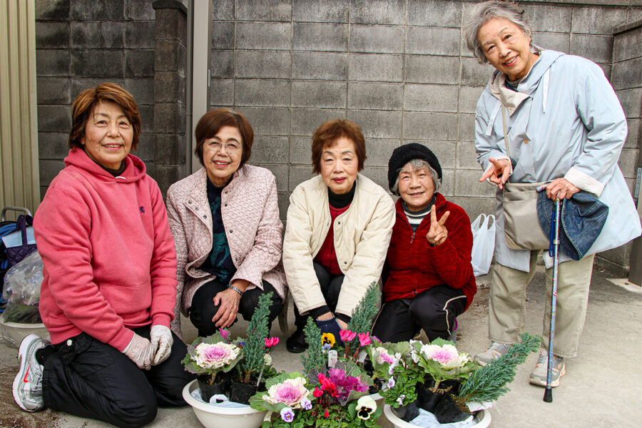 津久野支部が寄せ植え講習会を開催