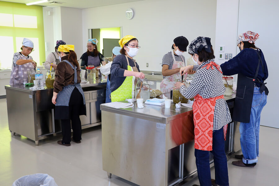 女性会フレッシュミズ「醤油づくり」教室を開催